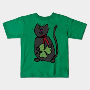 Cat Holding Shamrock for St Patricks Day Kids T-Shirt